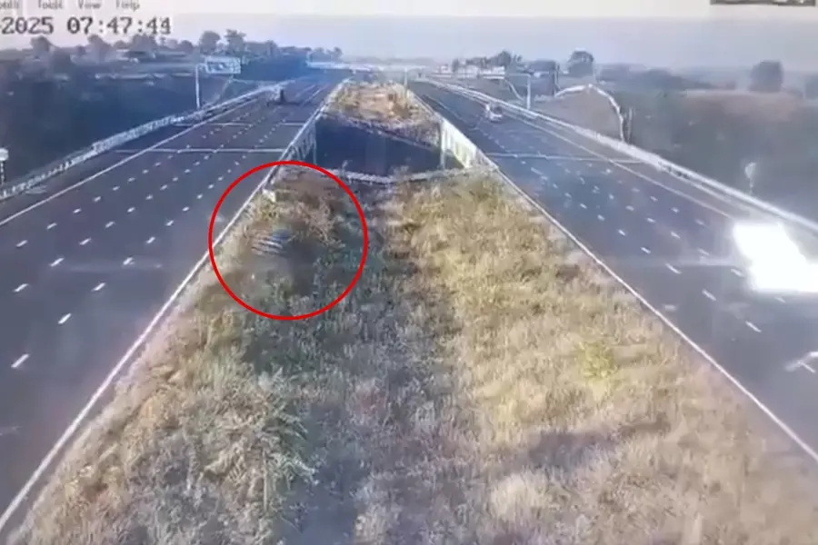 Tragic XUV700 crash on Delhi-Mumbai Expressway kills 5