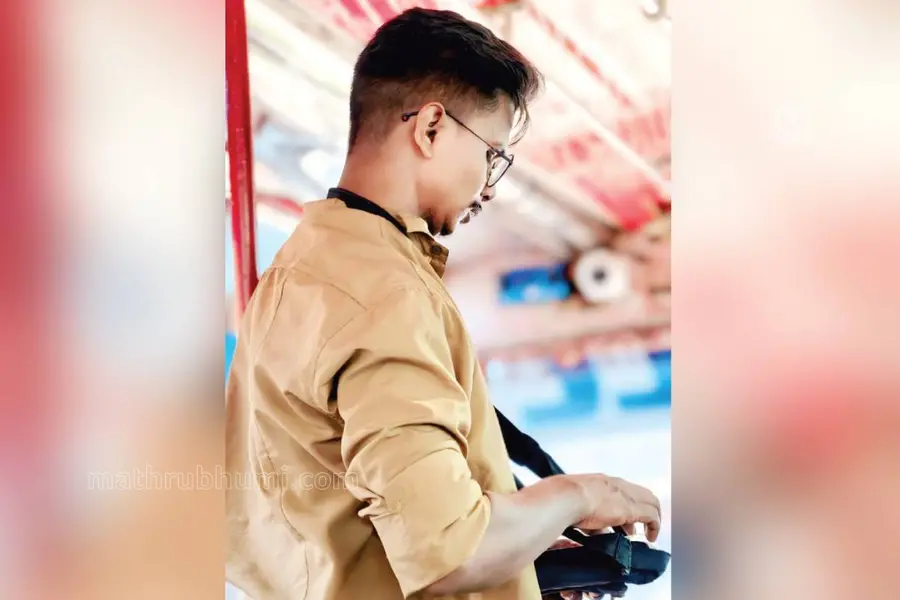 അന്തിയുറങ്ങുന്നത് ജോലി ചെയ്യുന്ന ബസില്, അനൂപ് അധികാരികളോട് ചോദിക്കുന്നത് സഹായമല്ല, ഒരു മേല്വിലാസം