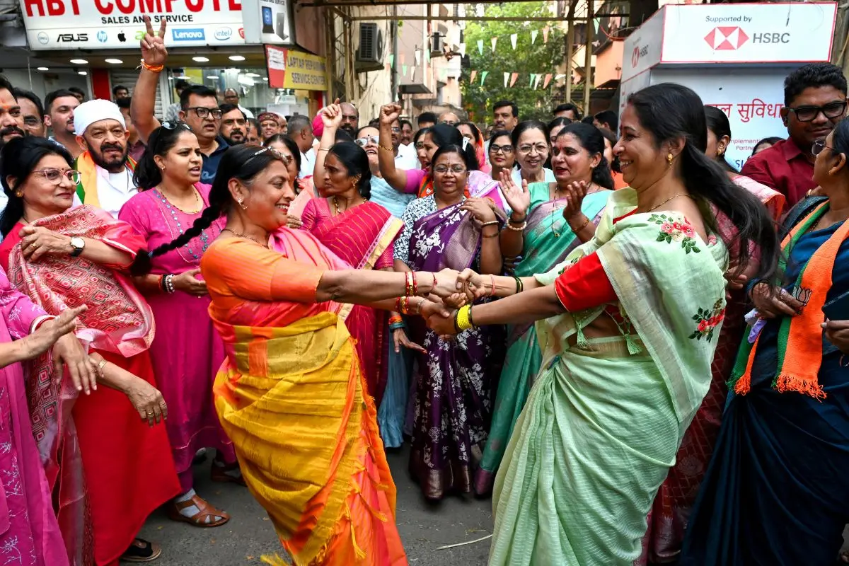 BJP workers celebrate the NDA's victory in the Bihar Assembly elections, at the party office, in Nagpur, Maharashtra, Friday, Nov. 14, 2025 (Photo: PTI)