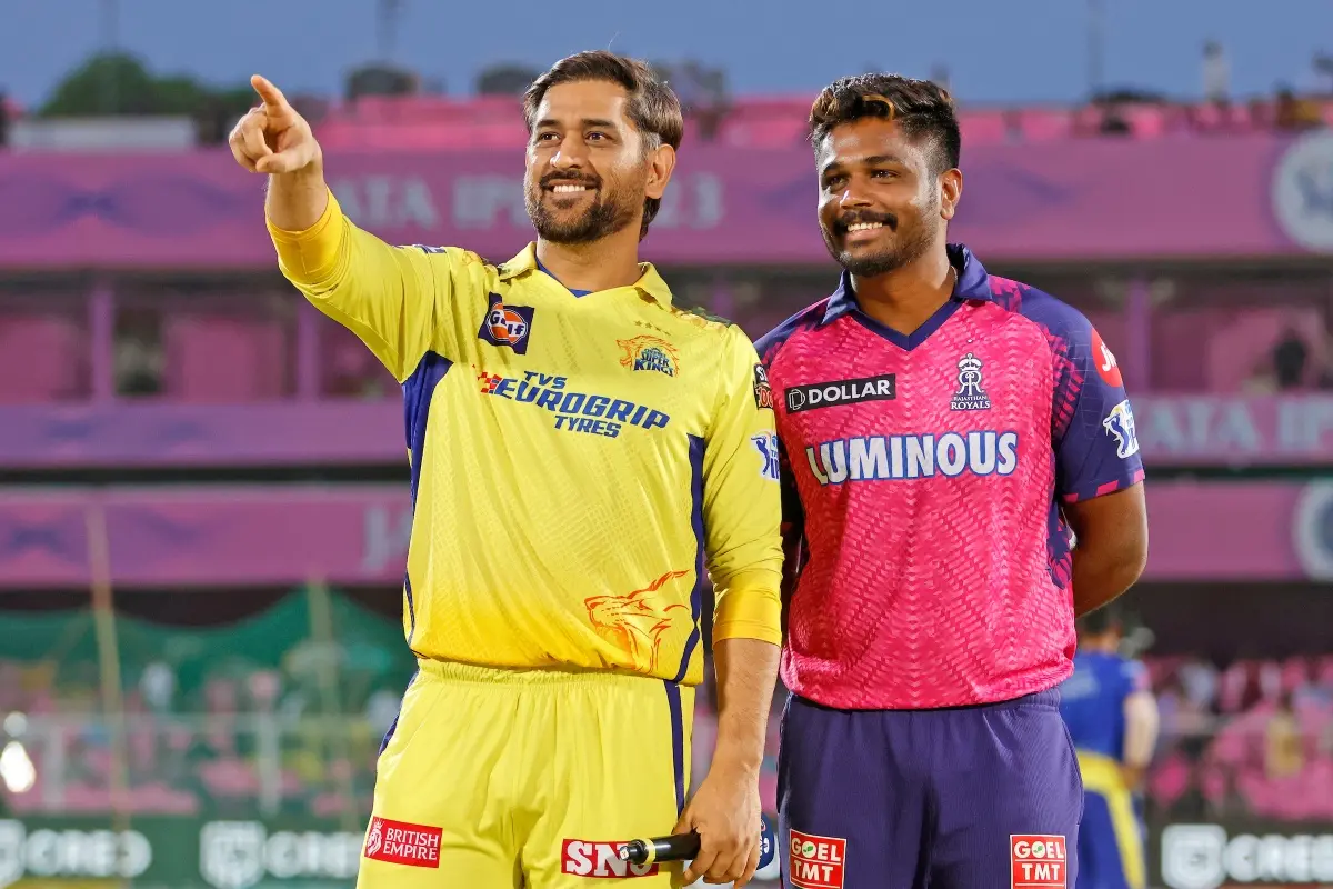 From (L) Sanju Samson and MS Dhoni. | File Photo: ANI