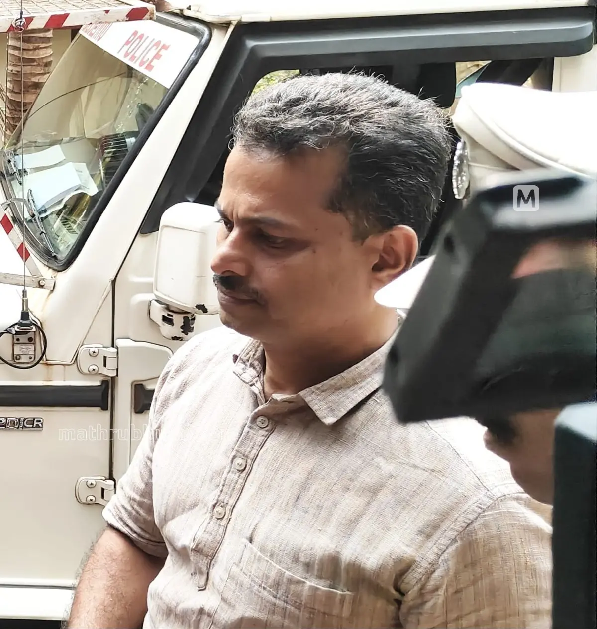 പാലത്തായി പോക്സോ കേസിൽ വിധി കേൾക്കാനായി പ്രതി പത്മരാജനെ തലശ്ശേരി ഫാസ്റ്റ്ട്രാക്ക് സ്പെഷൽ കോടതിയിലെത്തിച്ചപ്പോൾ | ഫോട്ടോ: സി. സുനിൽകുമാർ / മാതൃഭൂമി