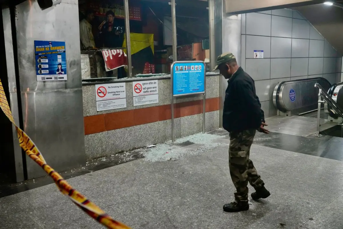 A security official inspects shattered window panes inside a metro station near the site of a car explosion near the historic Red Fort in New Delhi (Photo: AP)