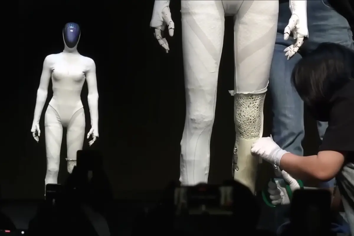 Xpeng Iron Robot | Photo: Screengrab, Video shared by youtube/DPCcars