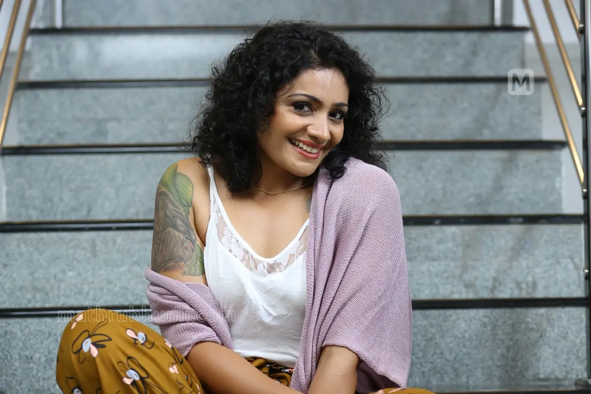 മീര വാസുദേവ് | Mbi Library
