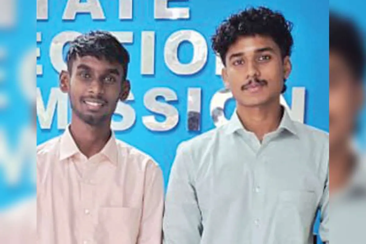 • ഇവിഎം ട്രാക്ക് സോഫ്റ്റ്വേർ വികസിപ്പിച്ച ആഷിനും ജെസ്വിനും