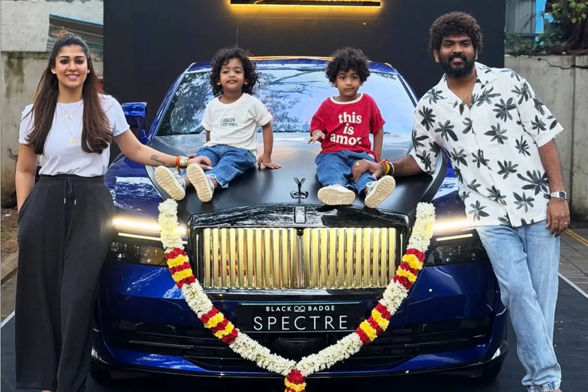 നയൻതാരയും ഭര്ത്താവ് വിഘ്നേഷ് ശിവനും മക്കളും പുതിയ വാഹനത്തിന് സമീപം | Photo: Instagram/wikkiofficial