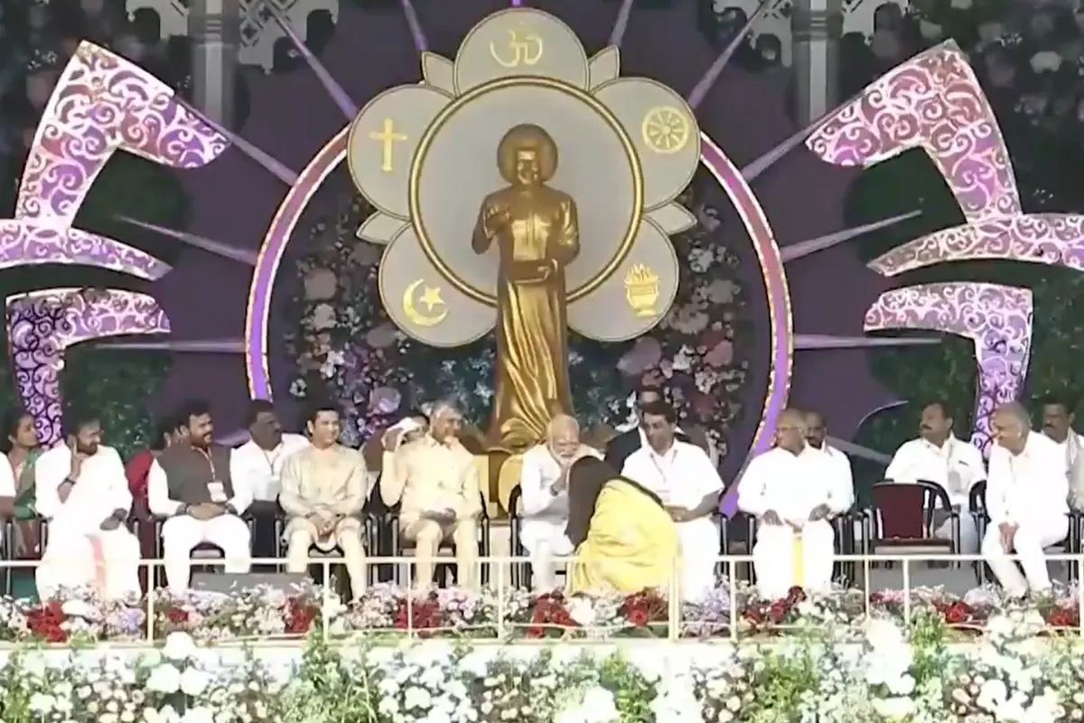 Aishwarya Rai Bachchan touches PM Modi's feet | Photo: Screen grab X/PTI