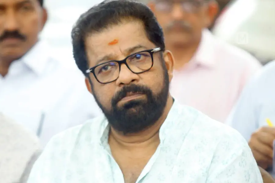 കരട് വോട്ടര്പട്ടികയില്പോലും പേരില്ല, വി.എം. വിനു എങ്ങനെ മത്സരിക്കുമെന്ന് ഹൈക്കോടതി; UDF-ന് കനത്ത തിരിച്ചടി