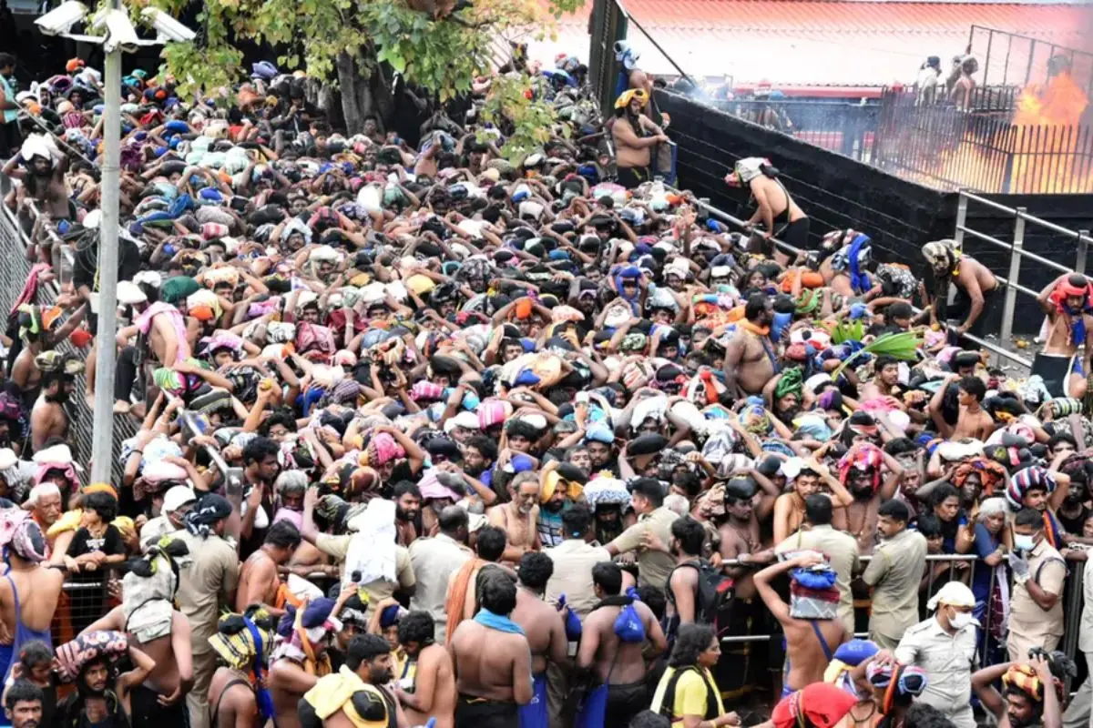File photo: Heavy rush of pilgrims in Sabarimala