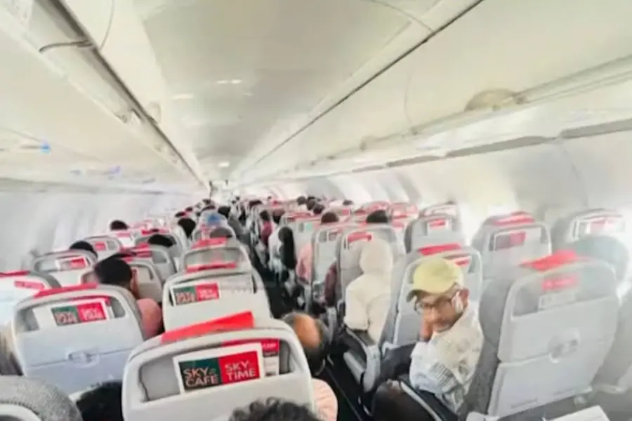 കോഴിക്കോട് നിന്ന് പുറപ്പെട്ട എയര് അറേബ്യ വിമാനം ഫുജൈറ എയര്പോര്ട്ടില് കുടുങ്ങി; ആറുമണിക്കൂറായി വലഞ്ഞ് യാത്രക്കാര്