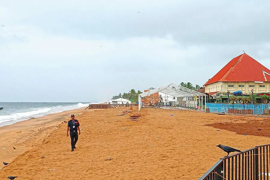 സേനയ്ക്കായി ശംഖുമുഖത്ത് കൃത്രിമതീരം, എല്ലാം സജ്ജം; ശക്തിപ്രകടനത്തിനൊരുങ്ങി തലസ്ഥാനം