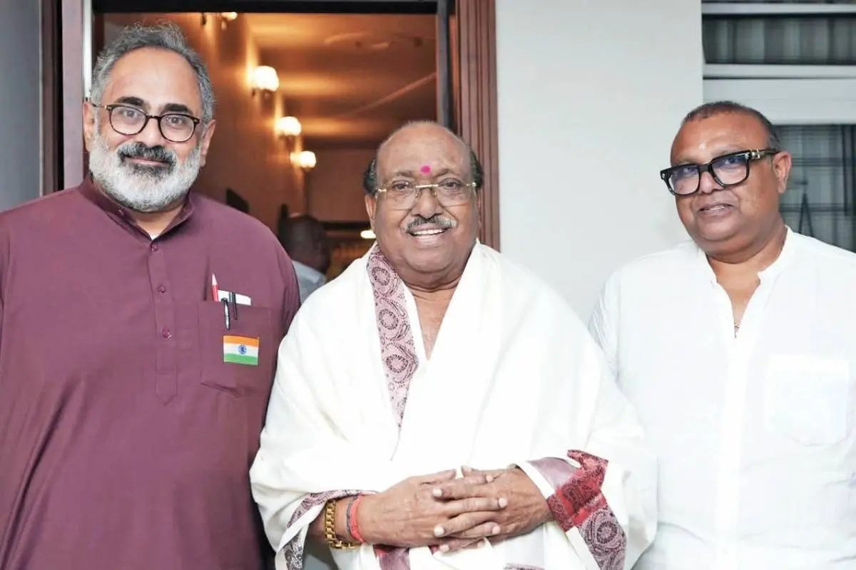 ബിജെപി അധ്യക്ഷൻ രാജീവ് ചന്ദ്രശേഖർ എസ്എൻഡിപി യോഗം ജനറൽ സെക്രട്ടറി വെള്ളാപ്പള്ളി നടേശനെ സന്ദർശിച്ചപ്പോൾ