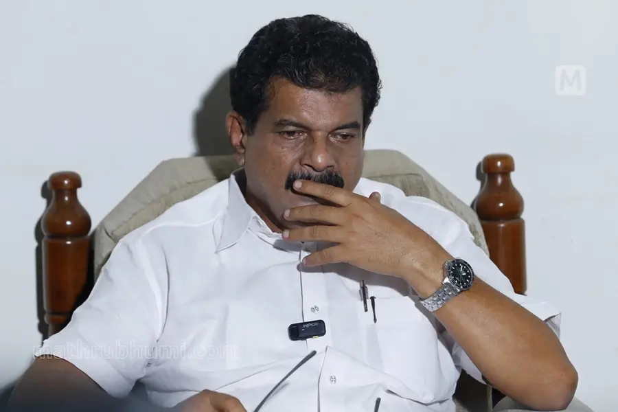 പി.വി. അന്‍വറിന്റെ വീട്ടില്‍ ED റെയ്ഡ്, കെഎഫ്സി വായ്പാ ക്രമക്കേടുമായി ബന്ധപ്പെട്ടെന്ന് സൂചന; സഹായികളുടെ വീട്ടിലും പരിശോധന