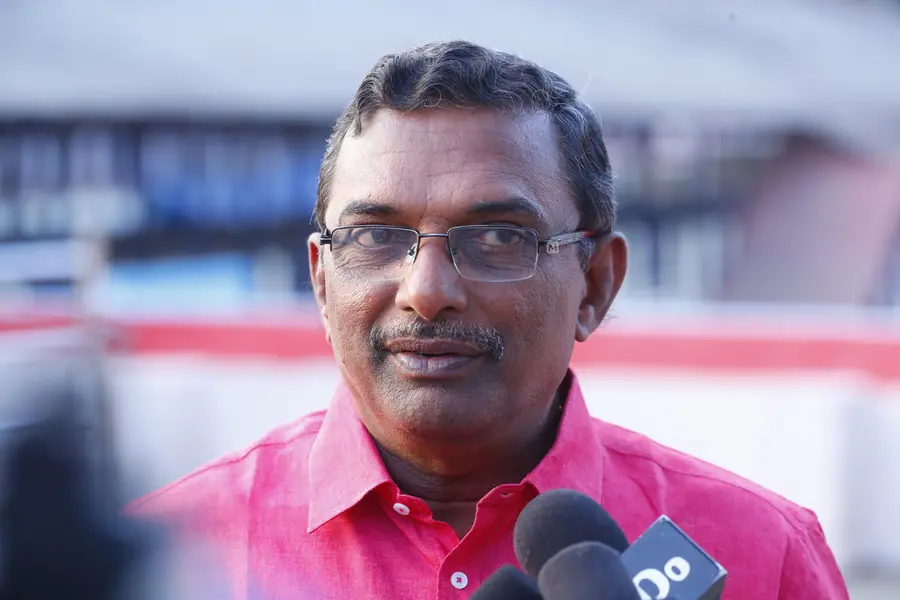 ‘പോറ്റിക്ക് സ്വര്‍ണപ്പാളി കൈമാറാന്‍ നിര്‍ദേശം മുന്നോട്ടുവെച്ചത് പത്മകുമാർ; അനുകൂല നടപടിക്ക് ഉദ്യോഗസ്ഥർക്കും നിർദേശം നൽകി’