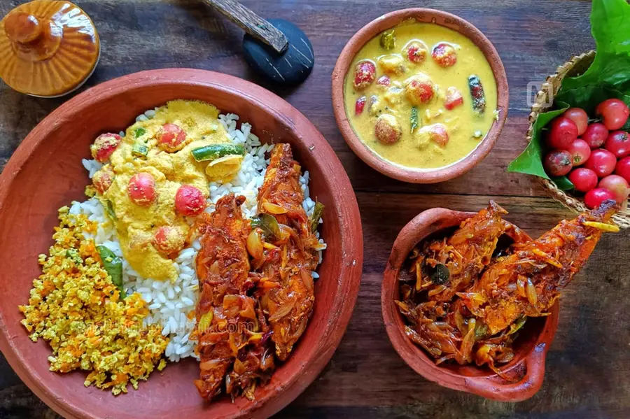ഉച്ചയൂൺ കുശാലാക്കാൻ മീൻ ചുവന്നുള്ളി പെരളനും ലൂബിക്ക ഒഴിച്ചുകറിയും