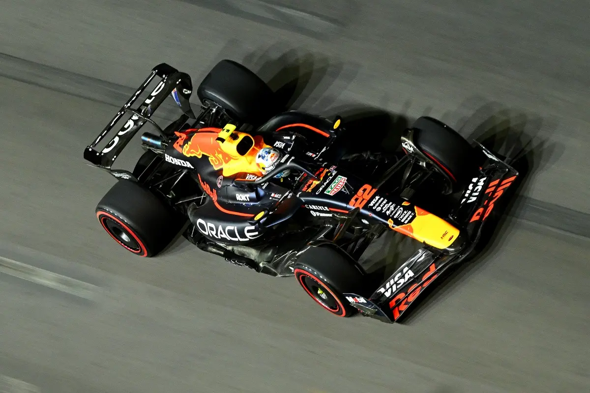 Yuki Tsunoda of Japan driving the (22) Oracle Red Bull Racing RB21 on track during practice ahead of the F1 Grand Prix of Las Vegas at Las Vegas Strip Circuit  | Photo: Clive Mason/Getty Images