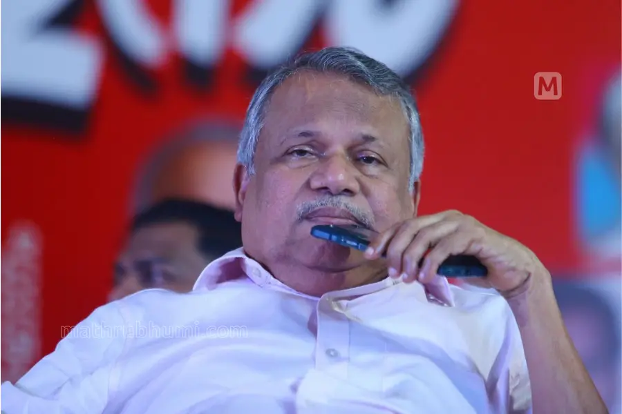 തെങ്ങിൻപുരയിടത്തിലെ വോട്ടുചർച്ചകൾ; തിരഞ്ഞെടുപ്പ് ഓര്മകൾ പങ്കുവെച്ച് മുല്ലക്കര രത്നാകരൻ