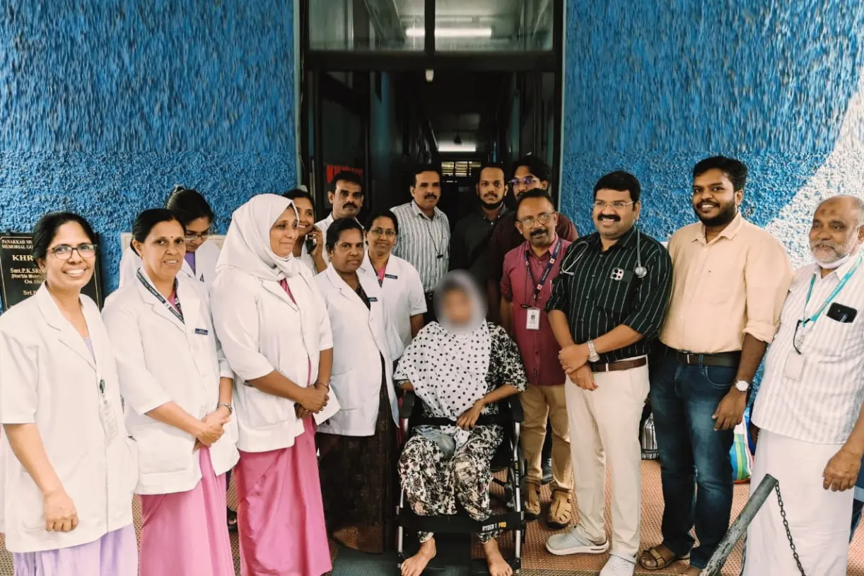 നിപ അതിജീവിത ആരോഗ്യപ്രവർത്തകർക്കൊപ്പം