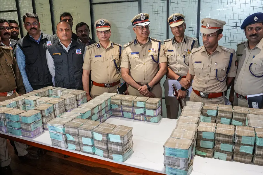 7 കോടിയുടെ ബെംഗളൂരു എടിഎം കവർച്ച: പിന്നിൽ പോലീസുകാരനും വാൻ ചുമതലക്കാരും; 5.7 കോടി രൂപ പിടിച്ചെടുത്തു