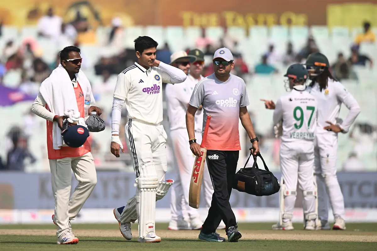 File Photo: Shubman Gill (2L) leaves the field retired hurt during the First Test match in the series between India and South Africa at Eden Gardens | Prakash Singh/Getty Images