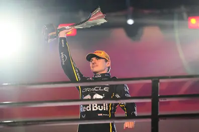 Las Vegas GP: Verstappen outpaces Norris to keep F1 championship dream alive
