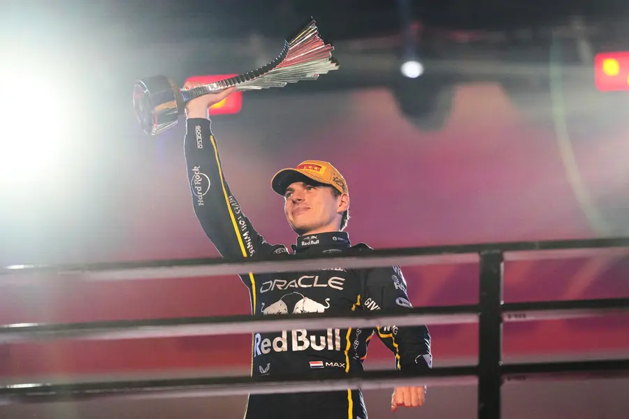 Las Vegas GP: Verstappen outpaces Norris to keep F1 championship dream alive