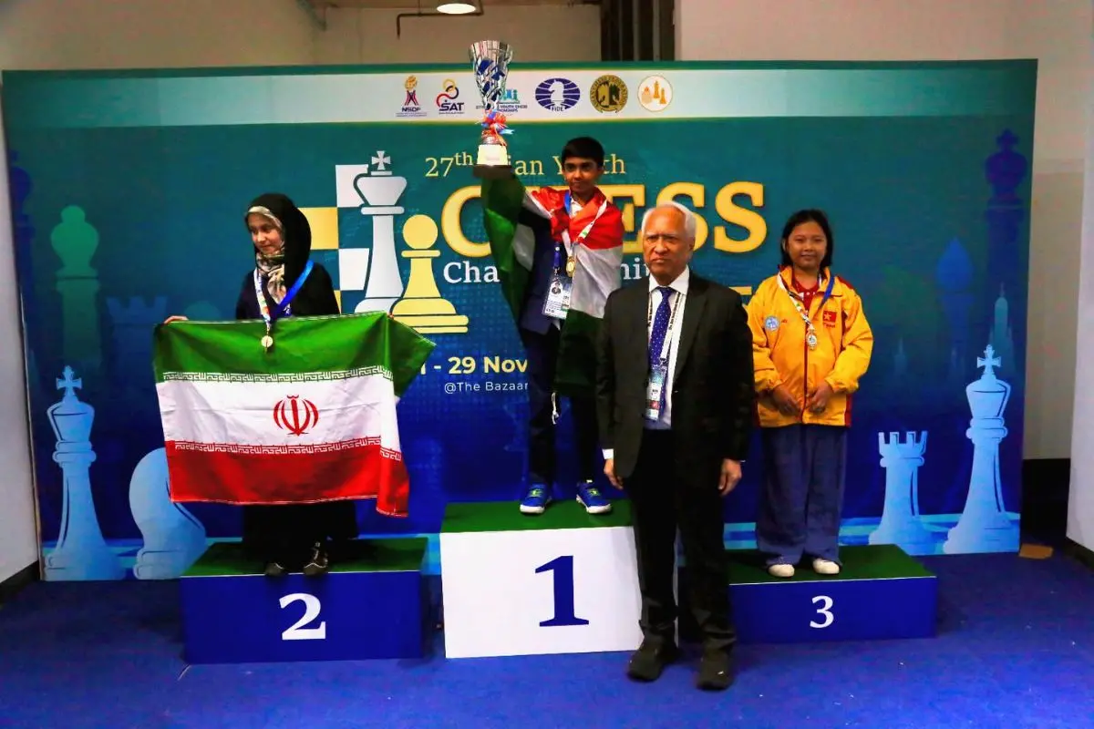 Divi Bijesh with other winners