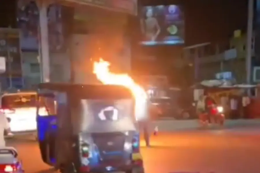 Auto driver sets himself on fire after traffic police confrontation in Karnataka, area on edge