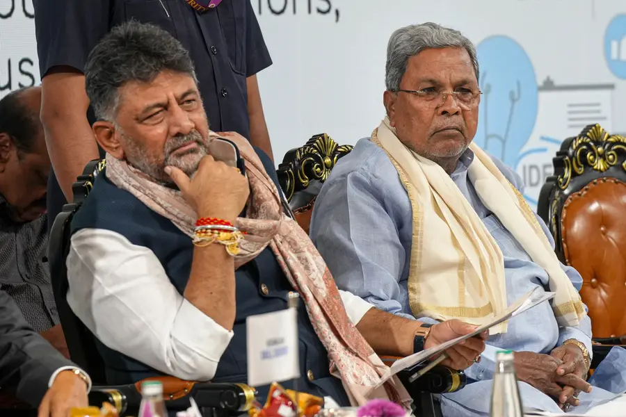 മുഖ്യമന്ത്രി പദവി ശിവകുമാറിന് കൈമാറണം; എംഎൽഎമാരുടെ മൂന്നാമത്തെ സംഘം ഡൽഹിയിൽ
