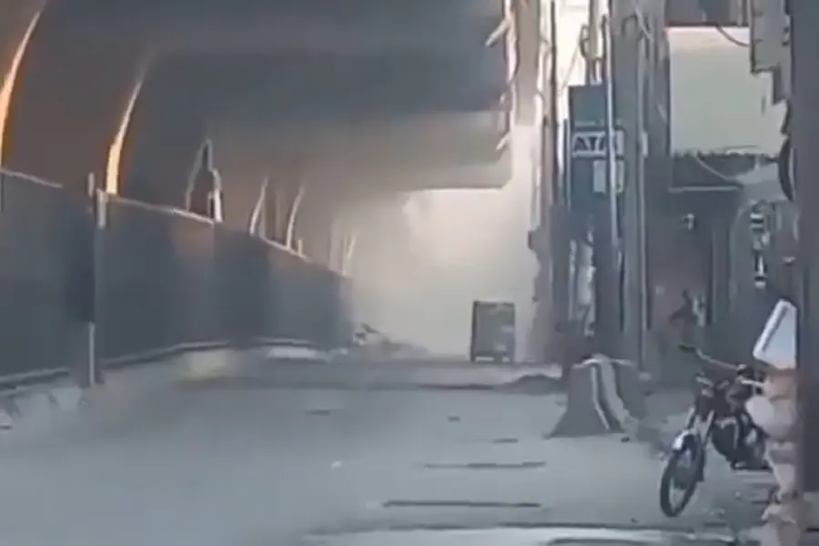 പാക് അർദ്ധസൈനിക സേന ആസ്ഥാനത്ത് ആക്രമണം, സ്ഫോടനവും വെടിവെപ്പും