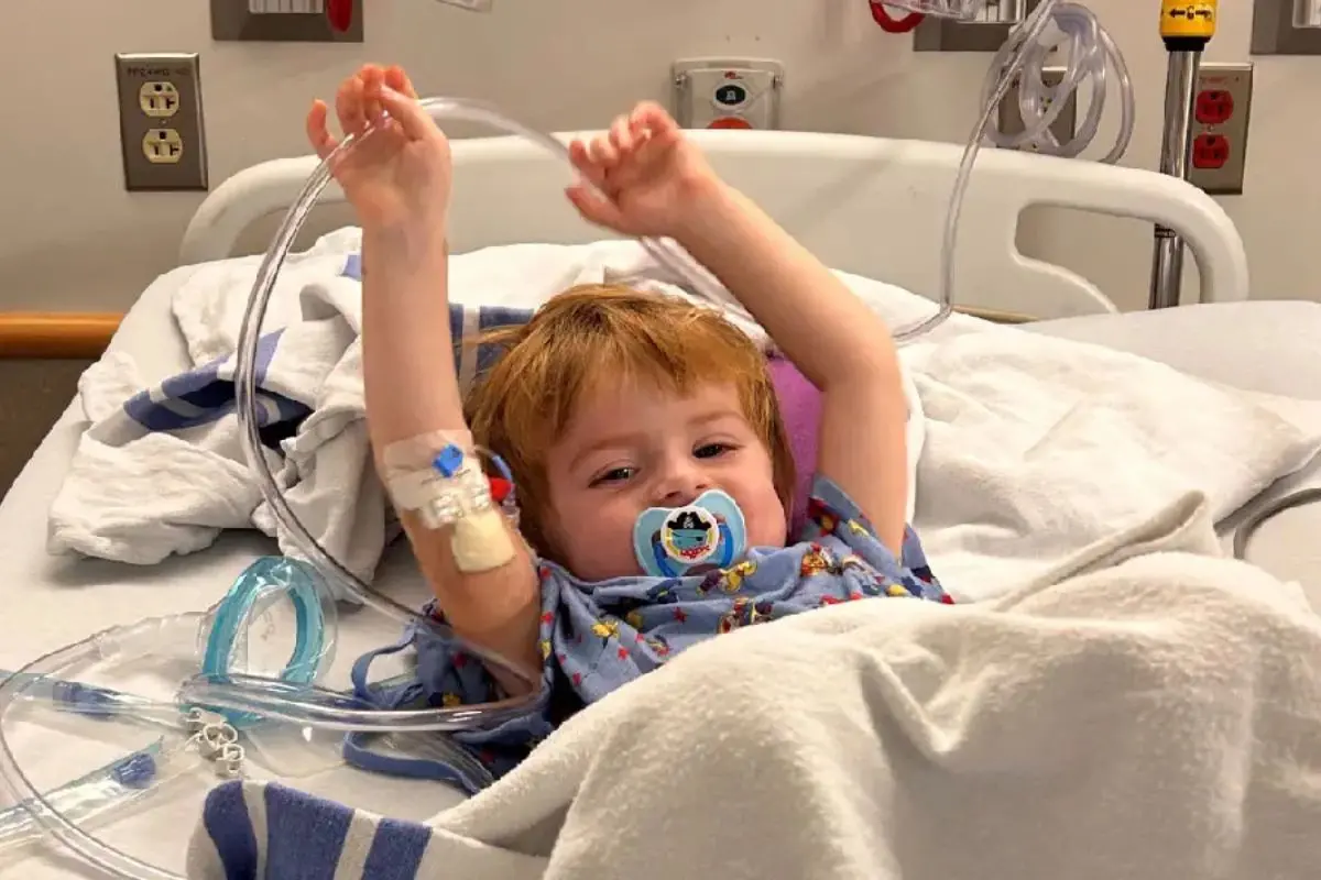 A young child undergoing treatment for blood cancer, as doctors warn parents to watch for silent early symptoms. Photo: X