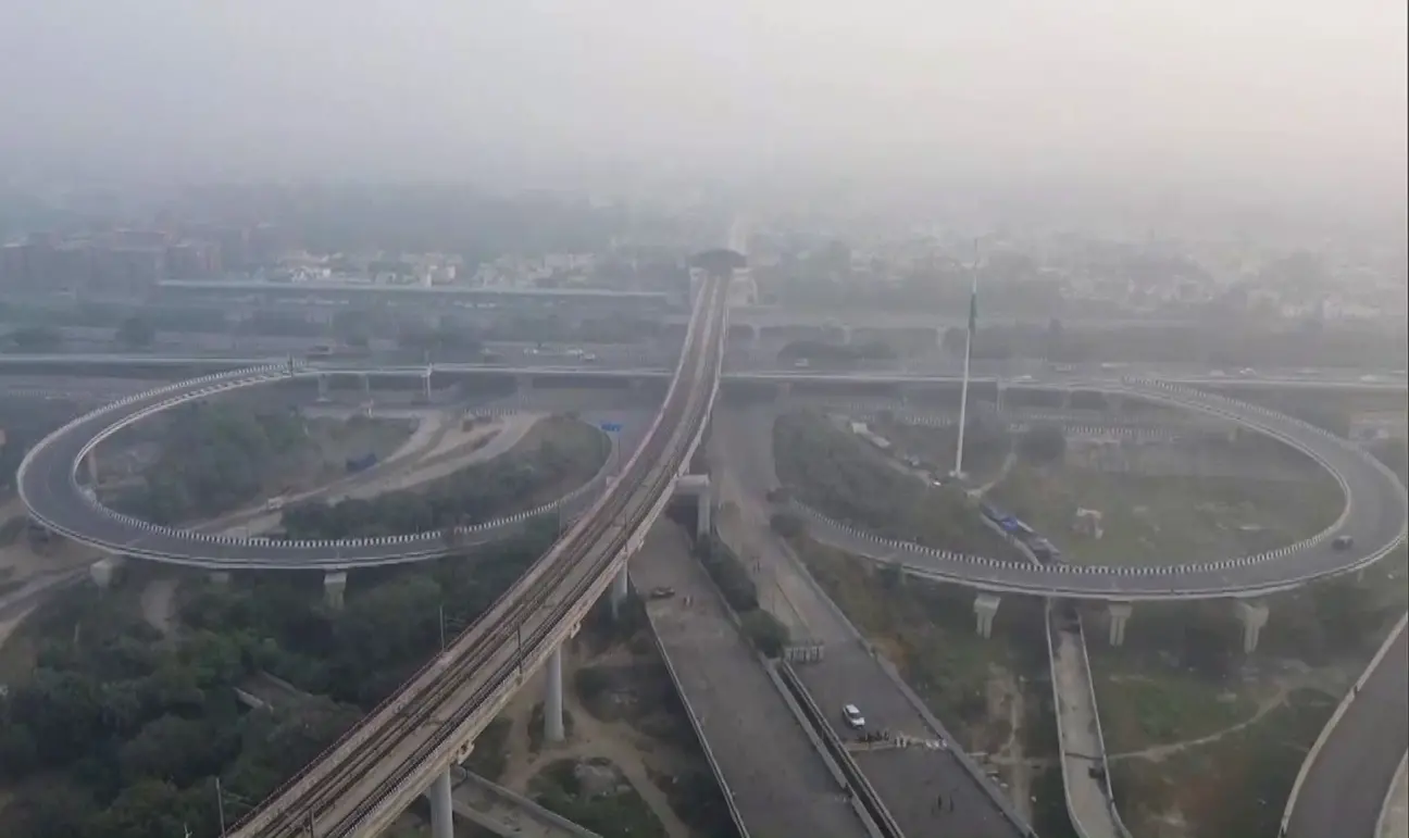 A drone visual shows Mayur Vihar and surrounding areas as the Air Quality Index (AQI) in the area is recorded at 429 in the 'Severe' category, as per the Central Pollution Control Board (CPCB), in New Delhi on Sunday.| Photo: ANI