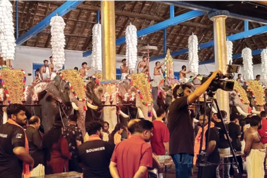 പോലീസില്ല; പൂർണത്രയീശ ക്ഷേത്രത്തിൽ തിരക്ക് നിയന്ത്രിക്കാൻ ബൗൺസേഴ്സ്