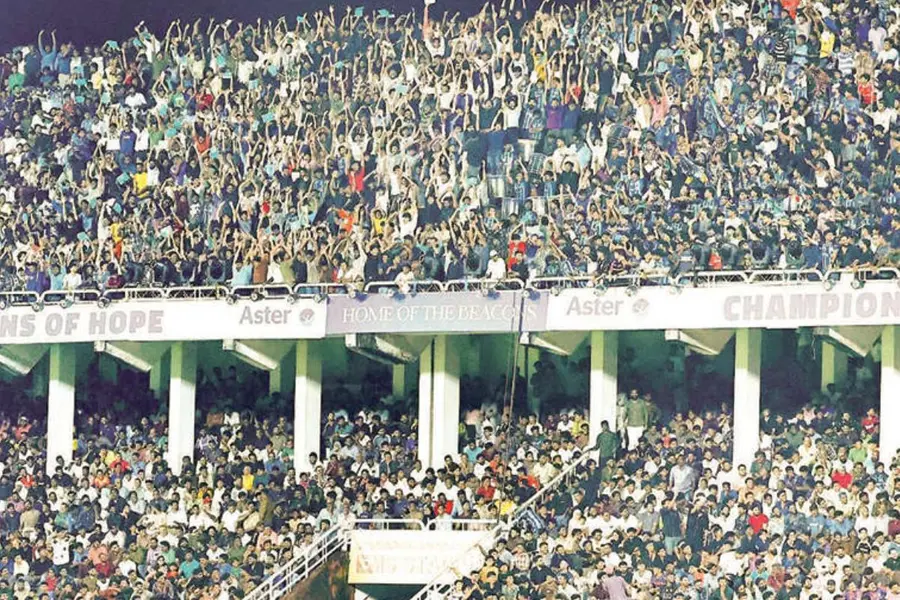 കളികാണാനെത്തിയത് 34,000-ലേറെപ്പേർ; കോഴിക്കോടൻ കാറ്റിലലിഞ്ഞ് എസ്എൽകെ ആർപ്പുവിളികൾ