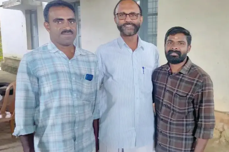 വയനാട് വാളൽ വാർഡിൽ ഗുരുശിഷ്യ പോരാട്ടം; 'മാഷും കുട്ട്യോളുമല്ല, മത്സരിക്കുന്നത് പ്രത്യയശാസ്ത്രങ്ങൾ'