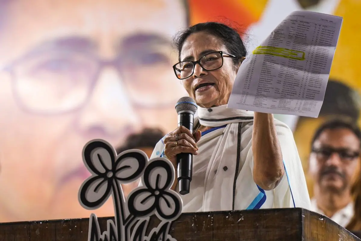 West Bengal Chief Minister Mamata Banerjee addresses the gathering during a rally protesting the Special Intensive Revision (SIR) process, in Kolkata (File photo: PTI)