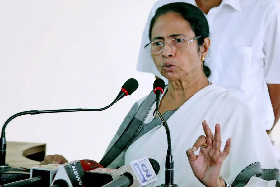 ‘ബംഗാളിലെ ജനങ്ങളെ ലക്ഷ്യംവെച്ചാൽ രാജ്യംമുഴുവൻ വിറപ്പിക്കും’; ബിജെപിക്കും തിരഞ്ഞെടുപ്പ് കമ്മിഷനുമെതിരെ മമത