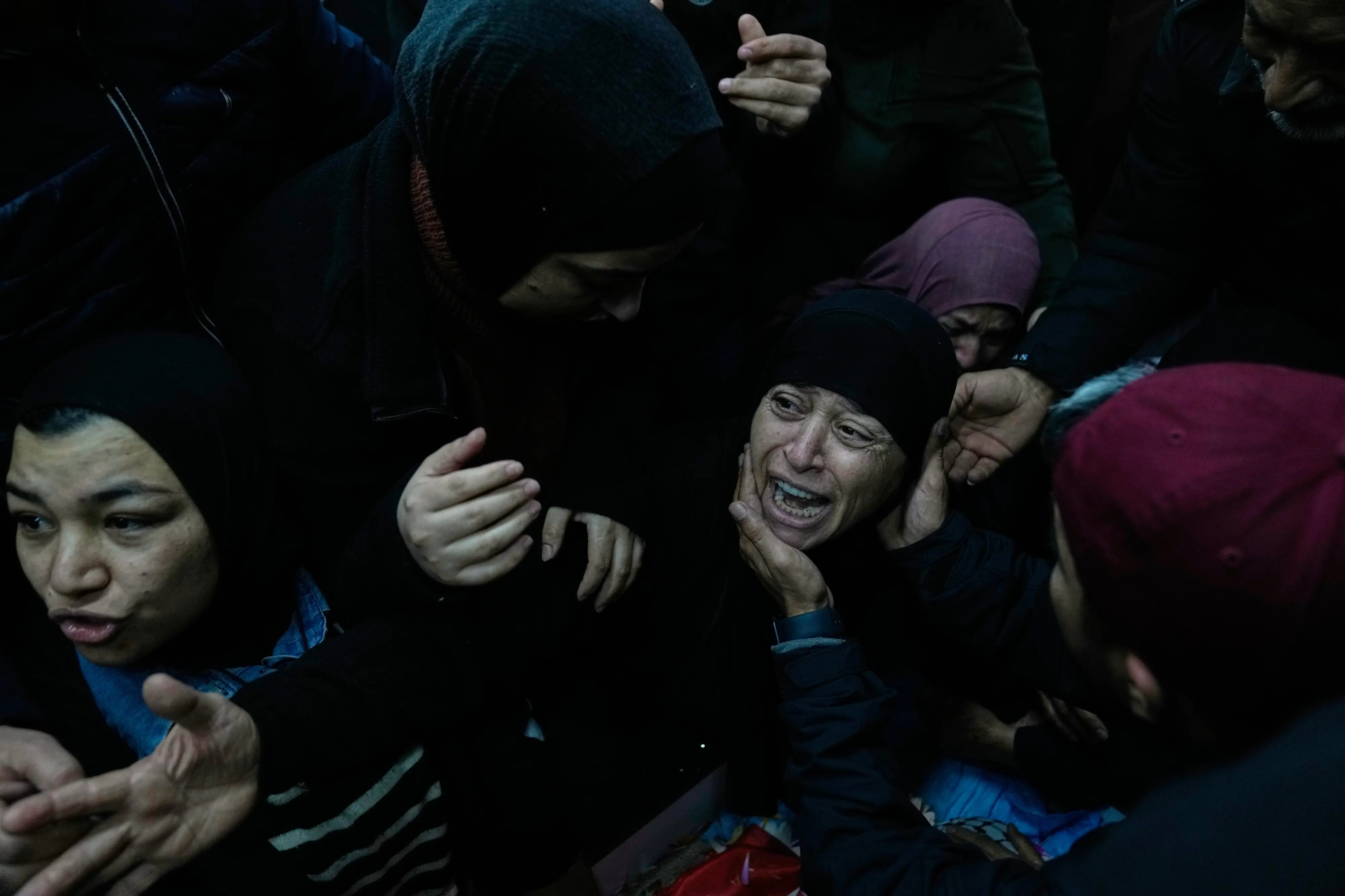 Palestinians cries during the funeral of family who was killed during clashes with the Israeli army on Sunday, in the West Bank town of Dayr Jarir, Tuesday, Nov. 25, 2025. | Photo: AP