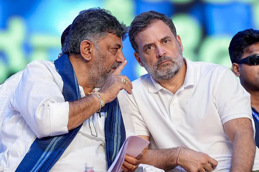‘കാത്തിരിക്കൂ, ഞാന് വിളിക്കാം’, ഡി.കെ. ശിവകുമാറിന് രാഹുല് ഗാന്ധിയുടെ സന്ദേശം