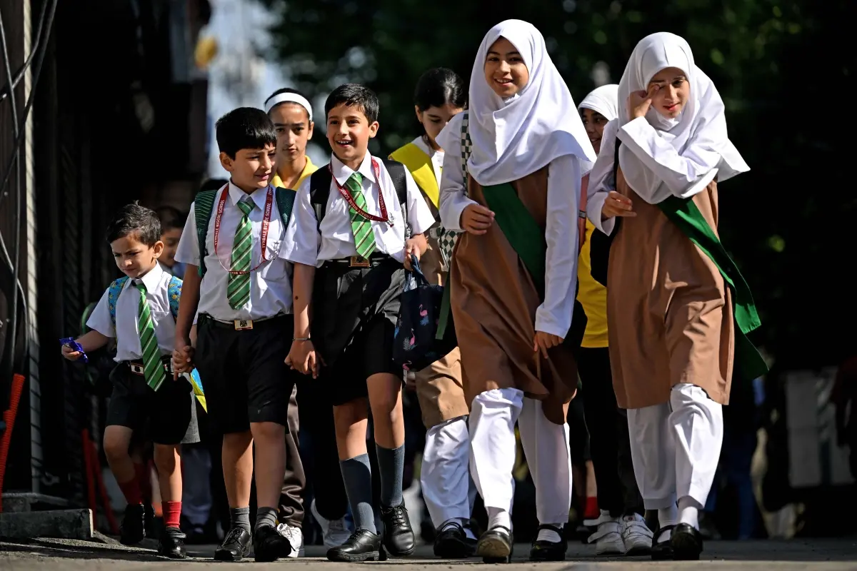 Students walk to attend classes in Srinagar | File photo: AFP