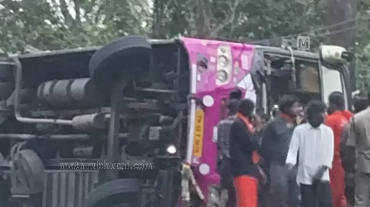 അപകടത്തില്‍പ്പെട്ട വാഹനം