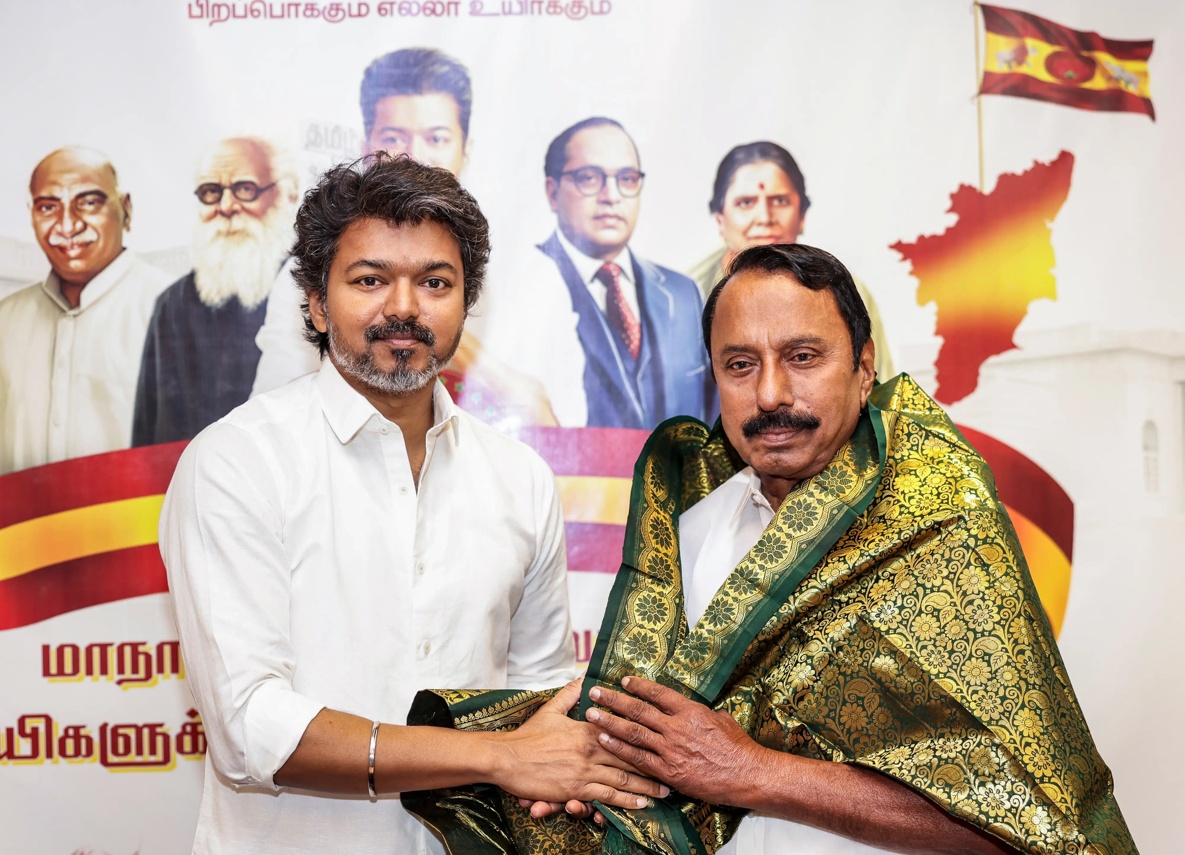 വിജയും സെങ്കോട്ടയ്യനും | Photo: PTI