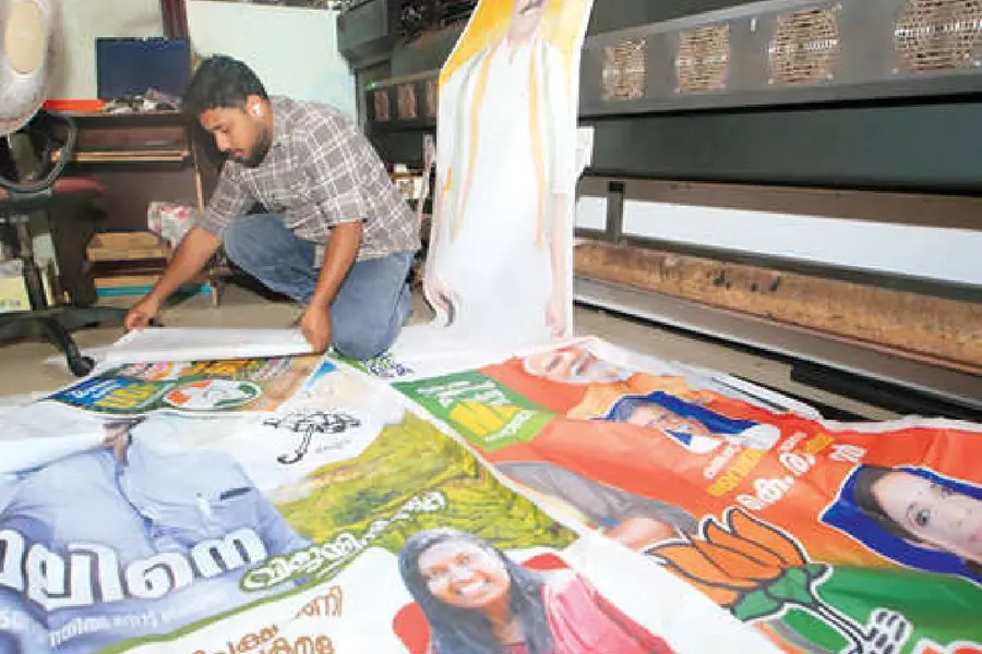 ഇത്തവണയും വന്‍ ഡിമാന്‍ഡ്; തിരഞ്ഞെടുപ്പ് ആവേശം വാനോളം ഉയര്‍ത്തി ഫ്ലെക്സുകൾ
