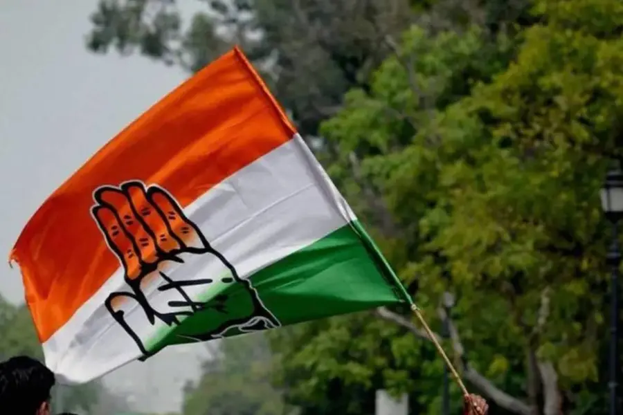 വിമതസ്ഥാനാർഥികളെ പുറത്താക്കി കോൺഗ്രസ്