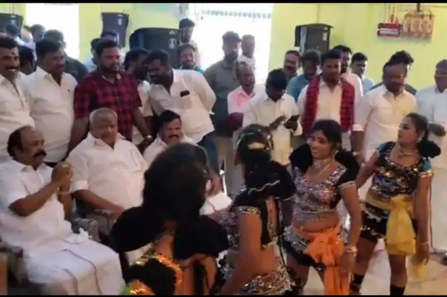 ഉദയനിധി സ്റ്റാലിന്റെ പിറന്നാളാഘോഷത്തിൽ യുവതികളുടെ നൃത്തം; പ്രതിഷേധവുമായി ബിജെപി; വെട്ടിലായി ഡിഎംകെ മന്ത്രി