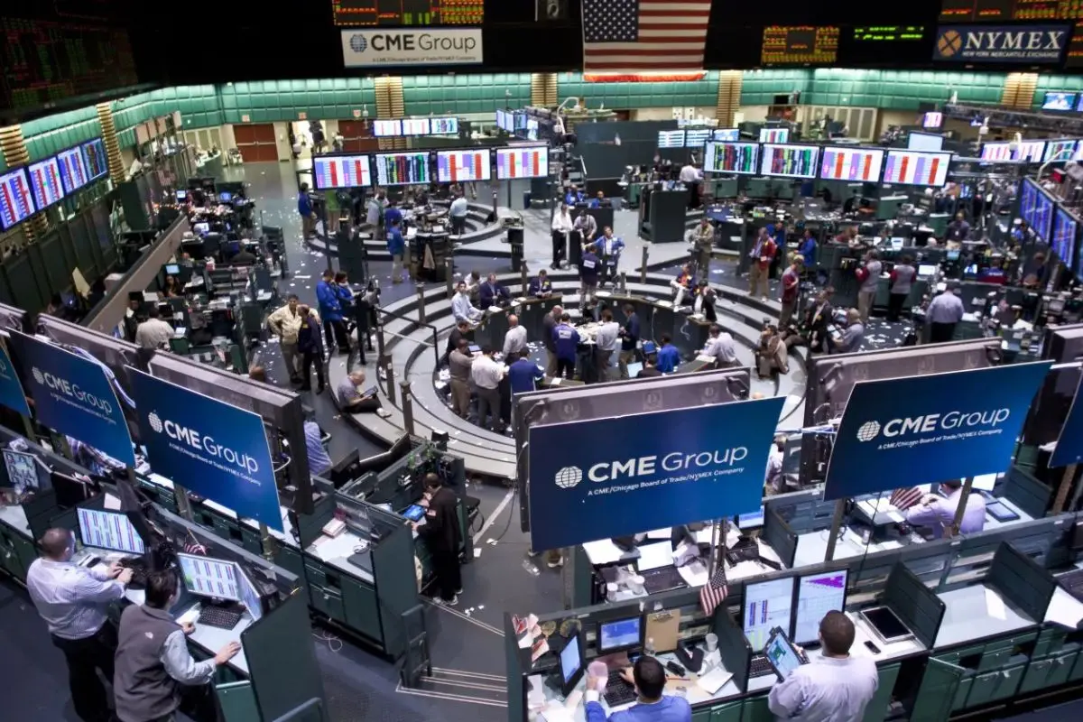 Traders monitor screens as CME Group begins restoring futures and FX markets after a major data-centre outage on Friday. Photo: X
