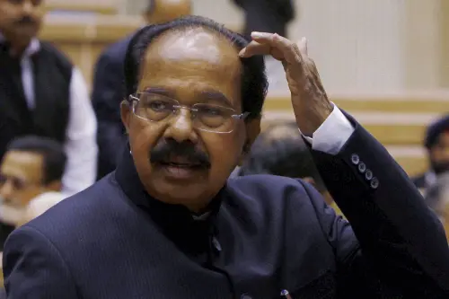 ‘Infighting in Karnataka Congress is politically suicidal,’ Says veteran leader Moily | WATCH