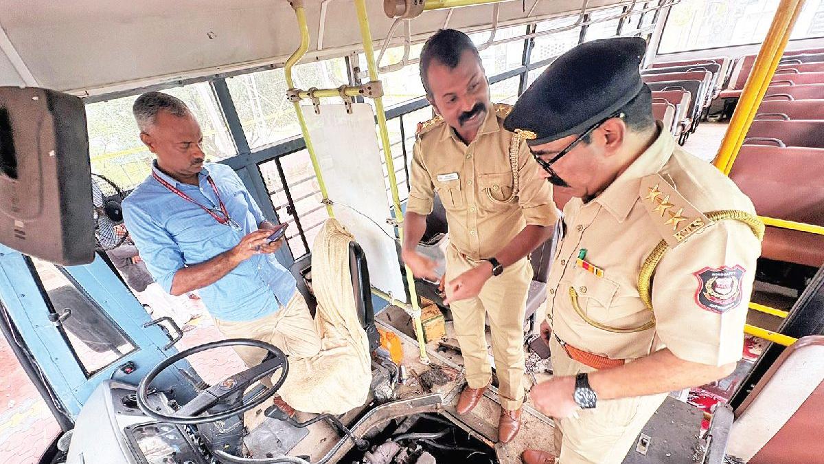 https://img.mathrubhumi.com/view/acePublic/alias/contentid/1ni19gh4zmjbw1uwe3l/0/college-bus-blast-jpg.jpeg?f=16%3A9&q=0.75&w=1200