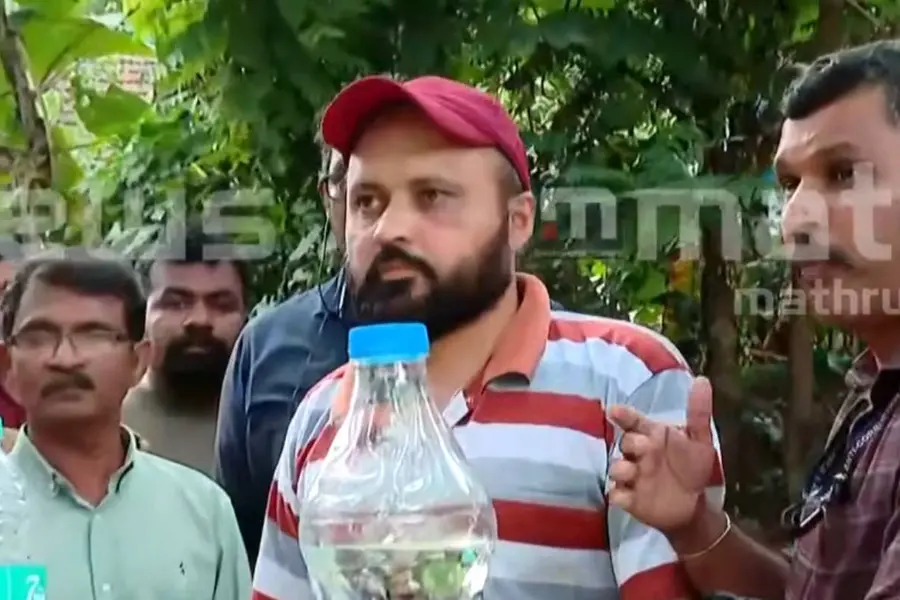 ഭൂമി തരംമാറ്റുന്നതിന് എട്ട് ലക്ഷം രൂപ കൈക്കൂലി ആവശ്യപ്പെട്ടു; കോഴിക്കോട്ട് വില്ലേജ് ഓഫീസർ പിടിയിൽ