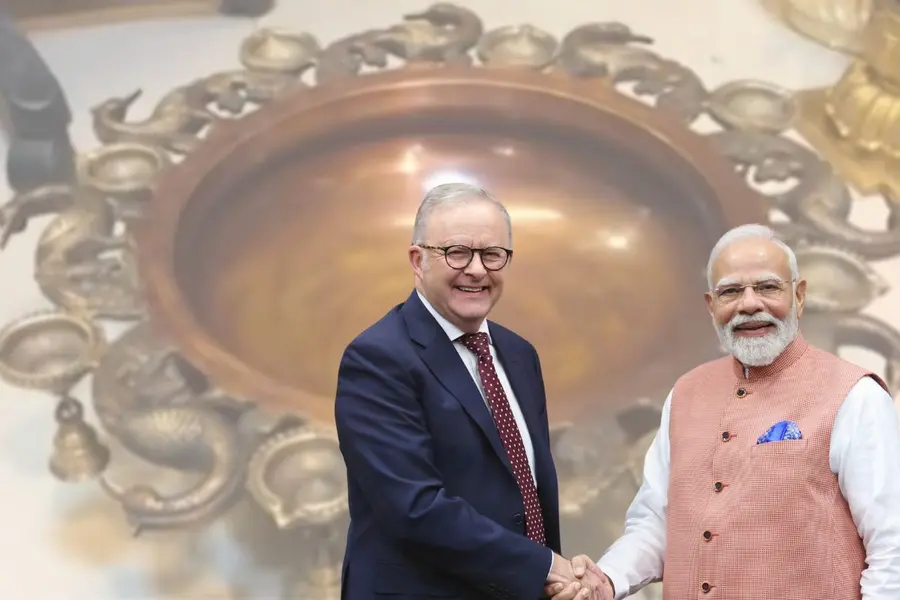 Uruli (brass bowl)-PM Modi and PM Albanese